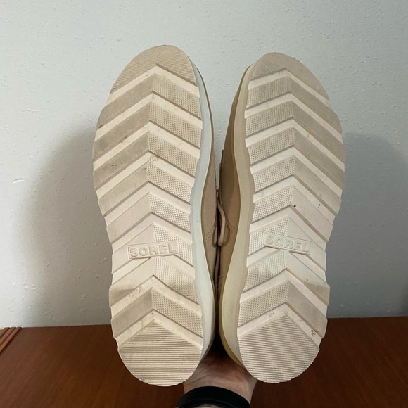 SOREL Hi-Line Lace-Up Mid-Shaft
Lug-Sole Booties - Picture 8 of 8